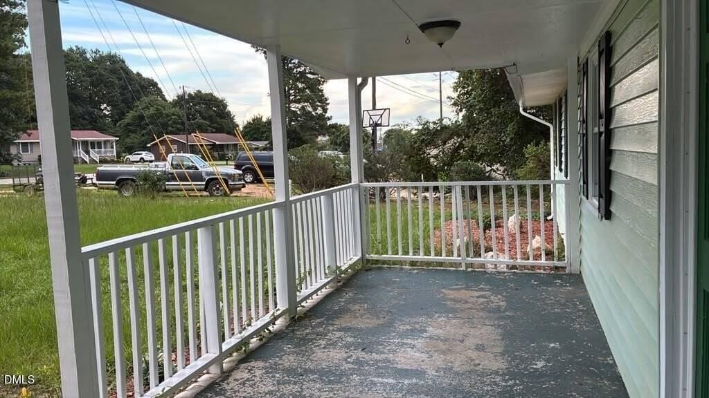 5128 Sunset Lake Rd - Photo 3 of 26