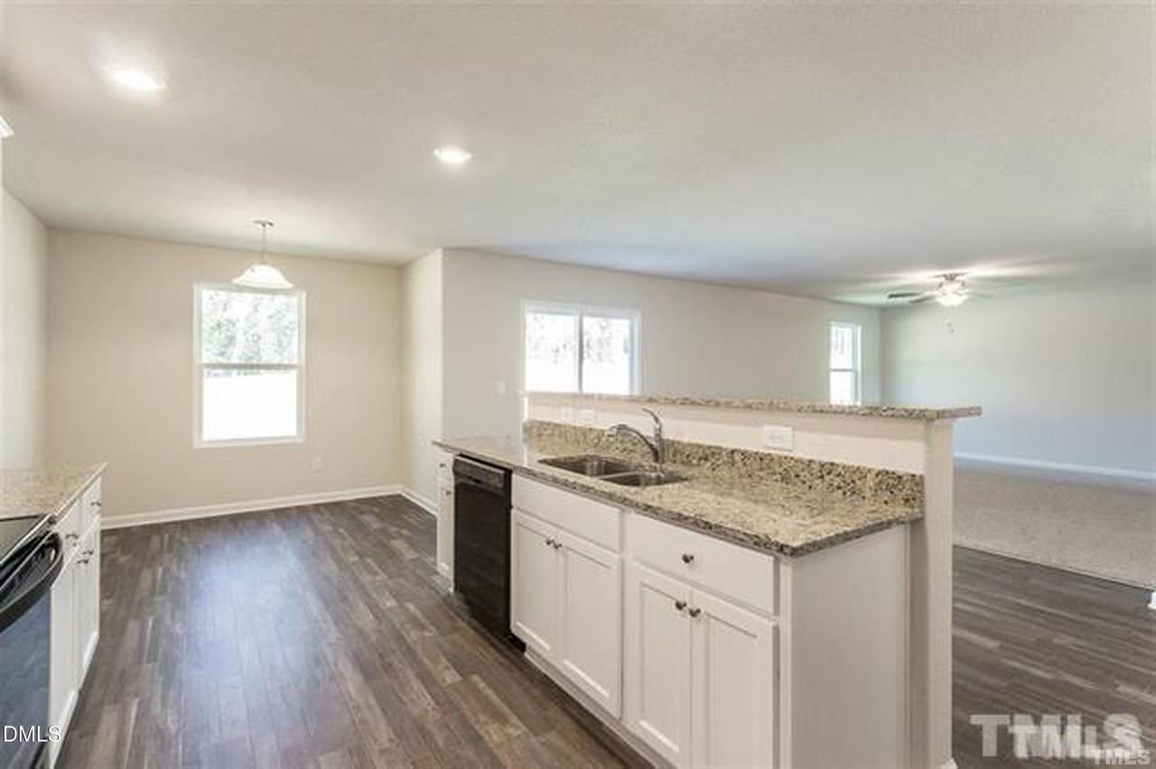 712 Howling Wind Dr - Photo 3 of 23