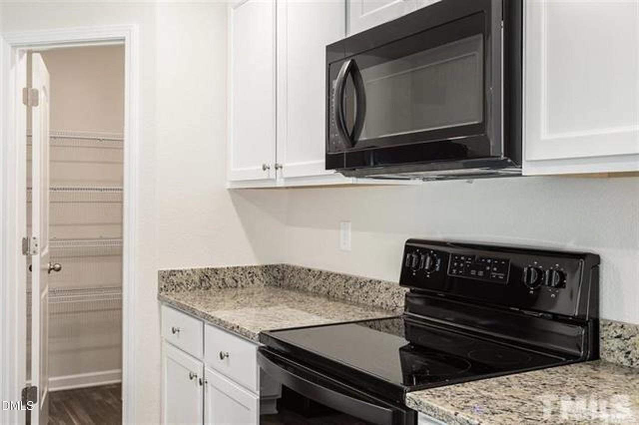 712 Howling Wind Dr - Photo 4 of 23