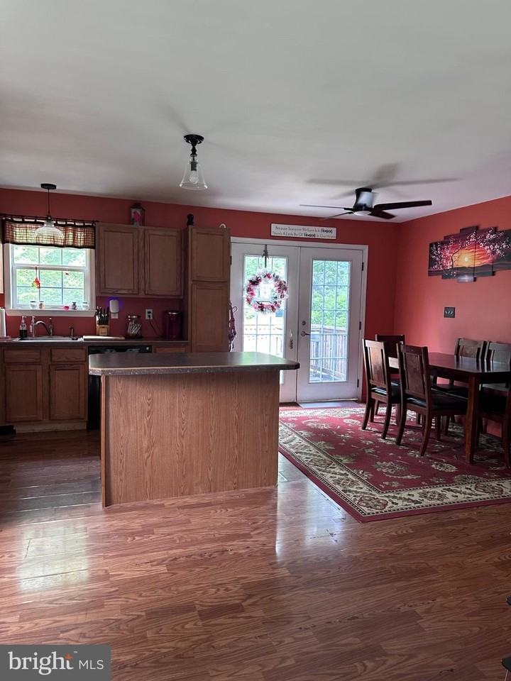 949 Gershal Ave - Photo 2 of 13