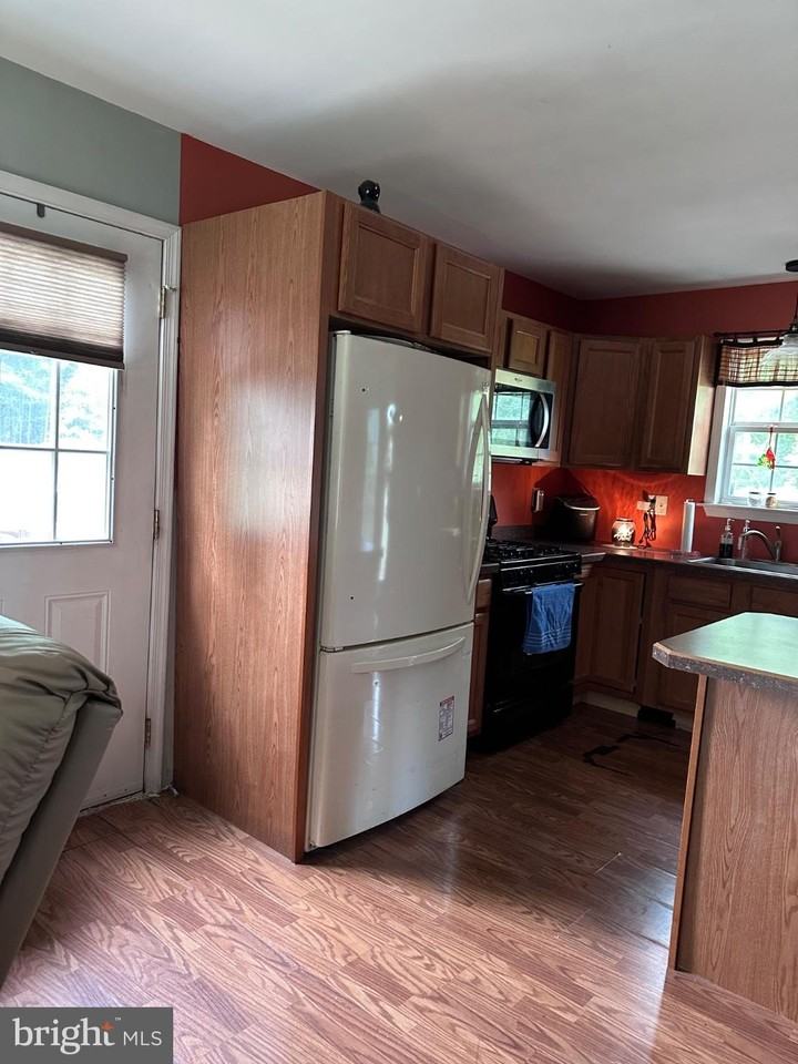 949 Gershal Ave - Photo 3 of 13