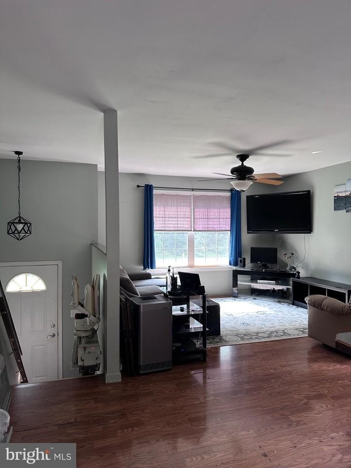 949 Gershal Ave - Photo 4 of 13