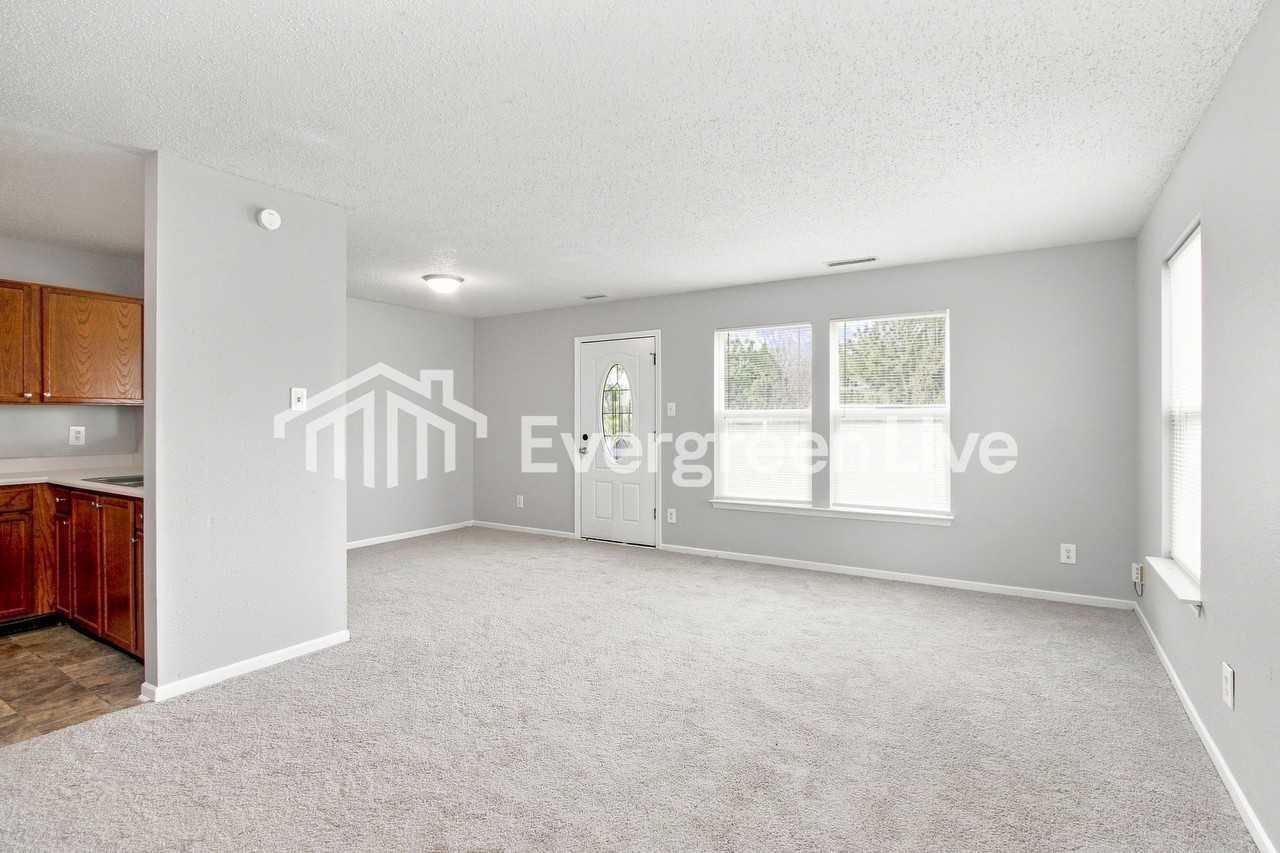 611 Fern St - Photo 2 of 15