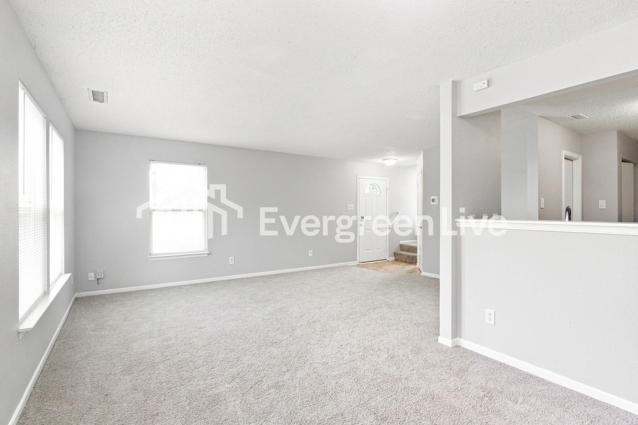 611 Fern St - Photo 3 of 15