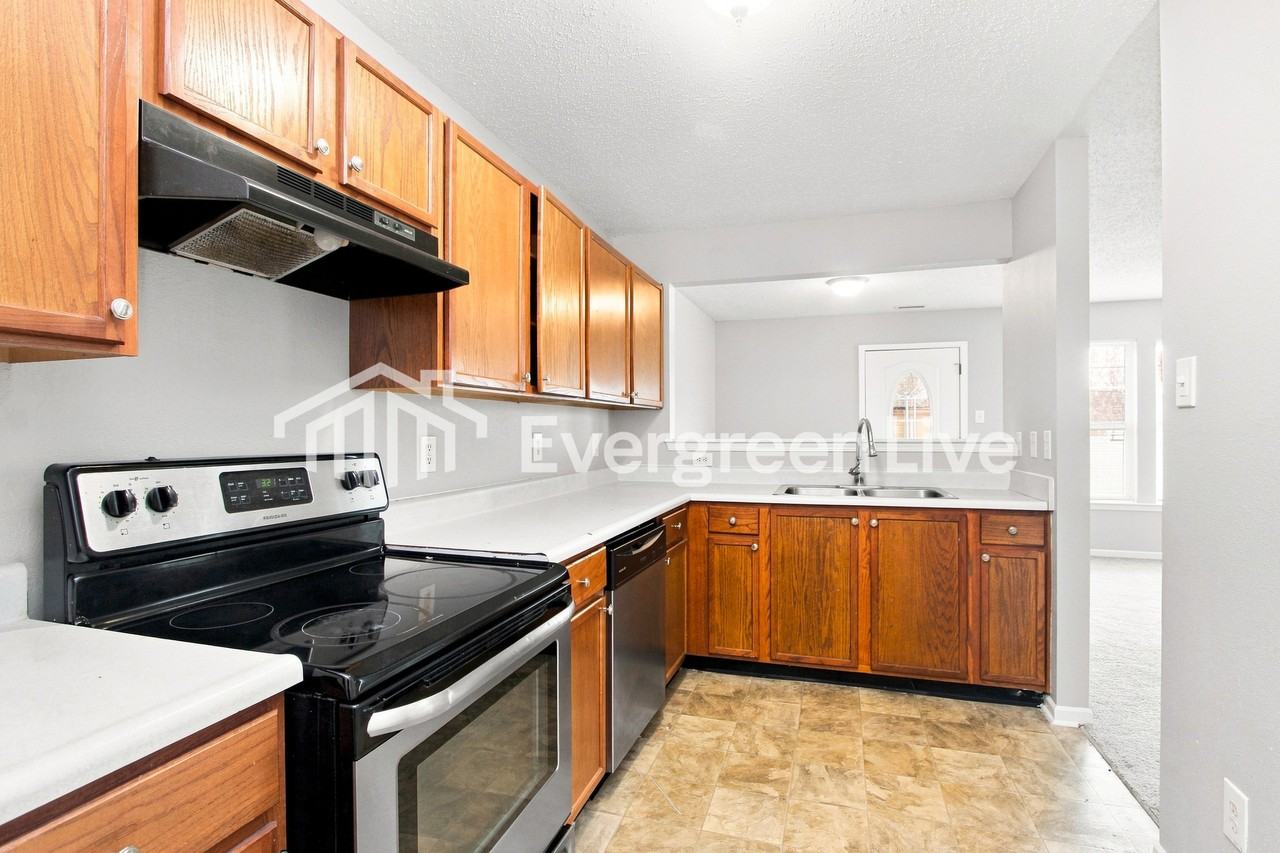 611 Fern St - Photo 4 of 15
