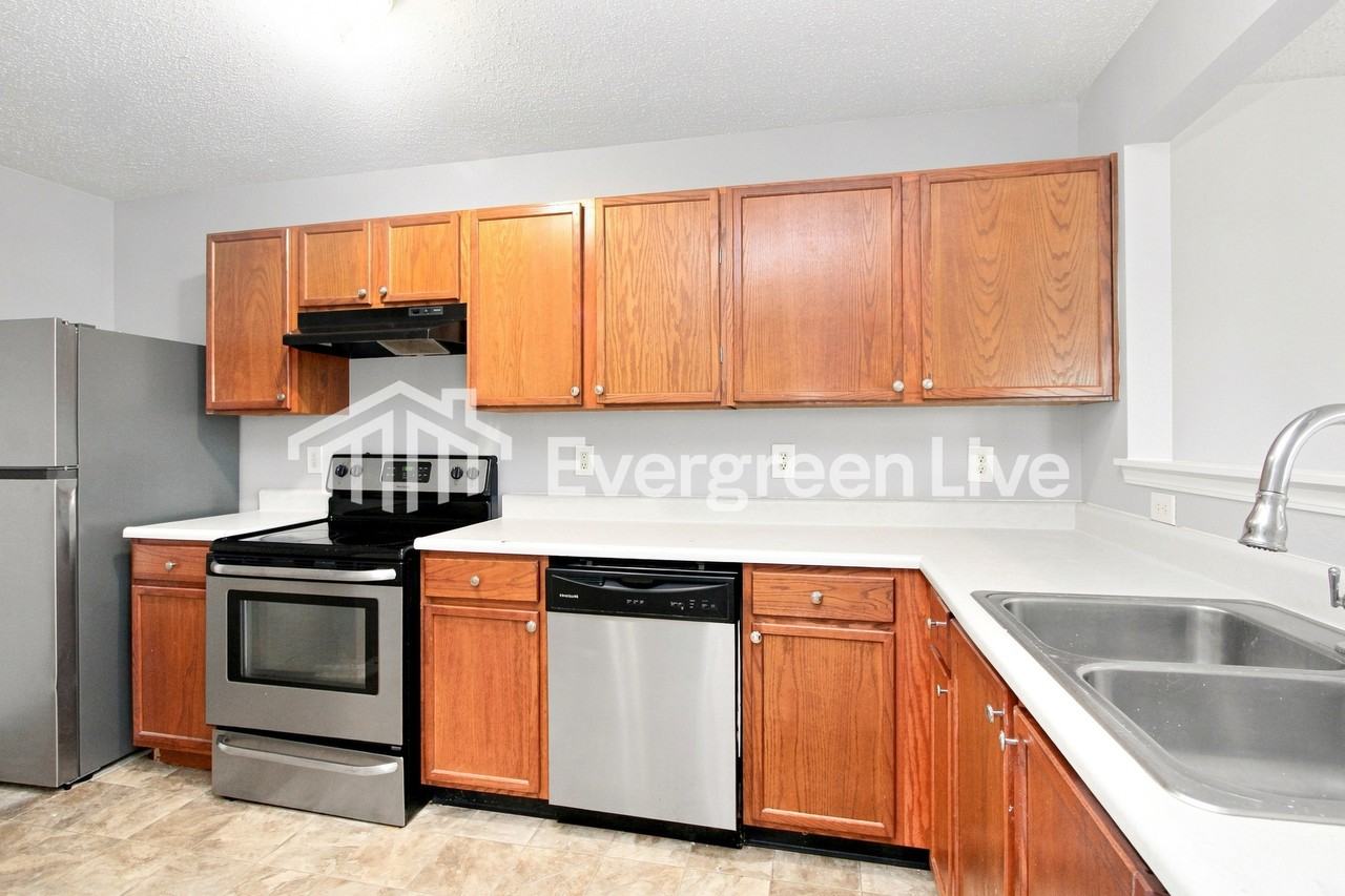 611 Fern St - Photo 5 of 15