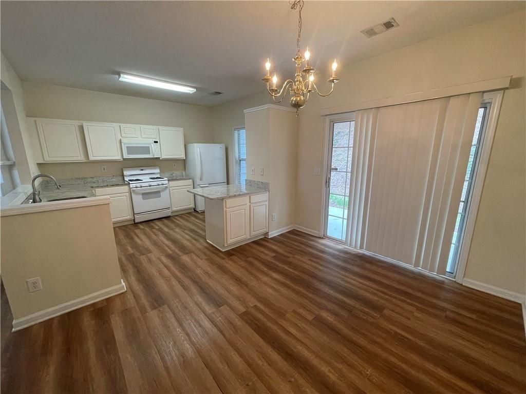 4085 Howell Park Rd - Photo 6 of 13