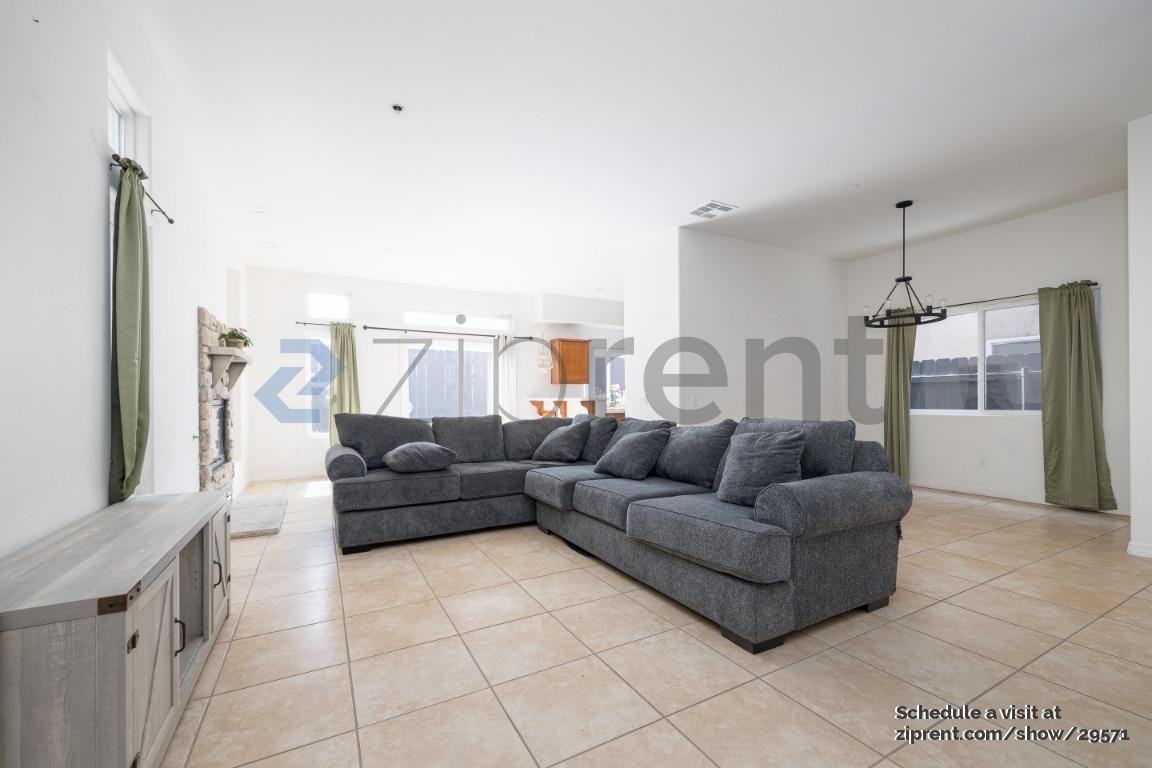 1784 Elm Ave - Photo 2 of 20