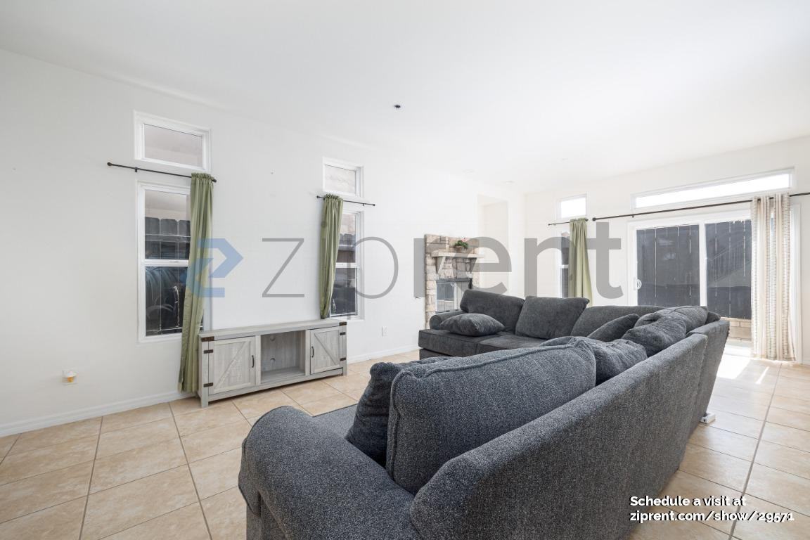1784 Elm Ave - Photo 4 of 20