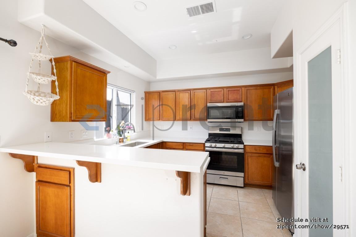 1784 Elm Ave - Photo 7 of 20