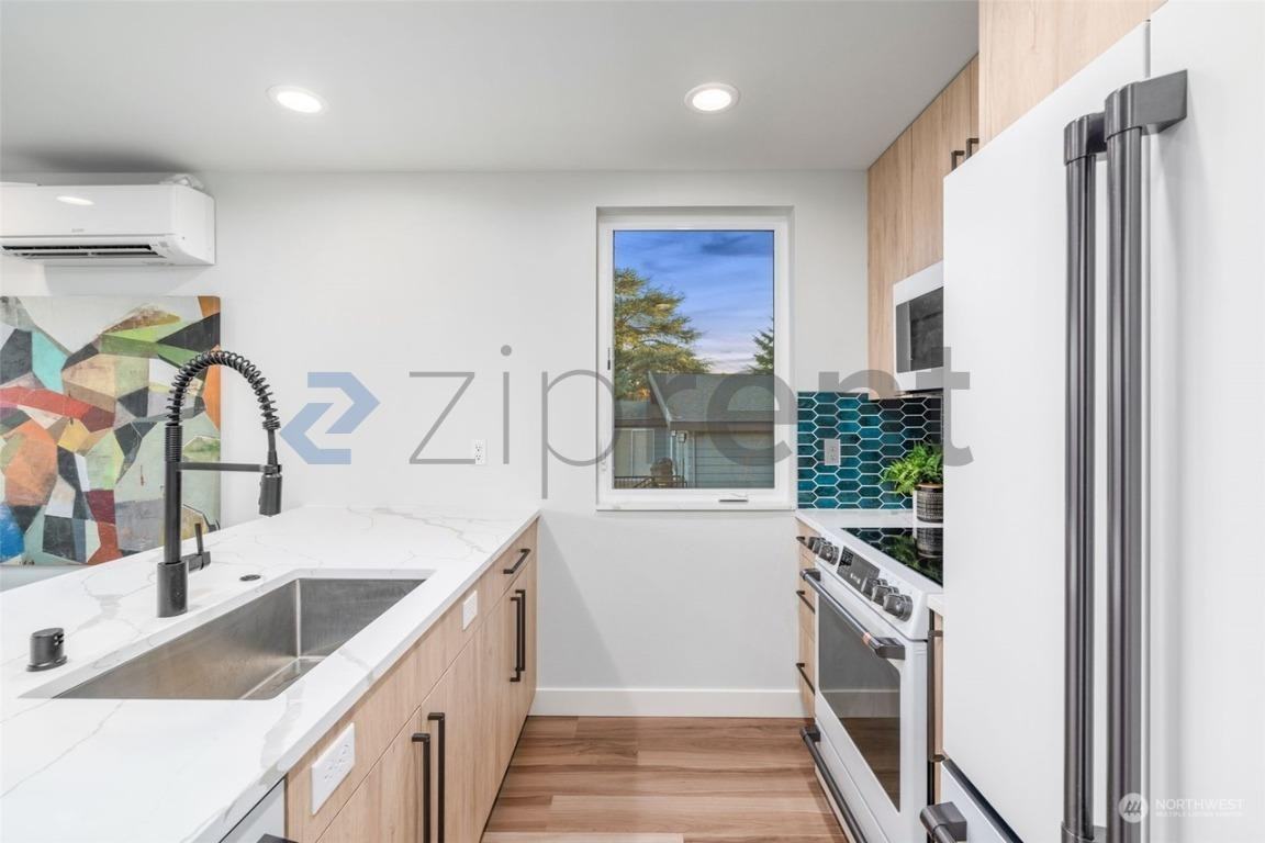 4605 Ne 107th St - Photo 5 of 27