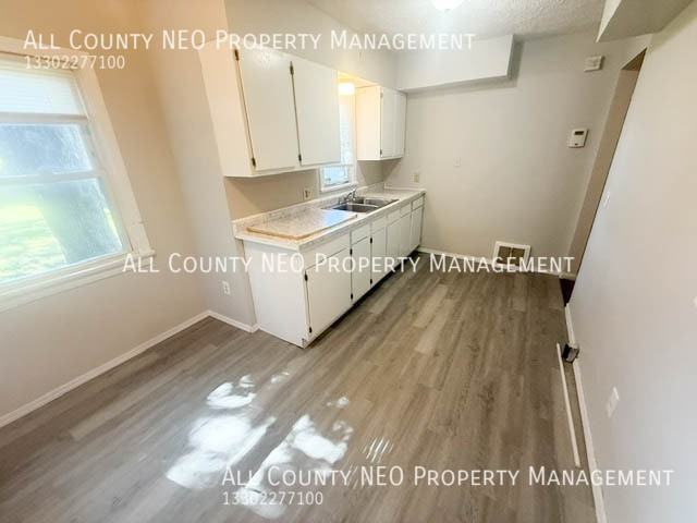 984 Cordova Ave - Photo 2 of 5