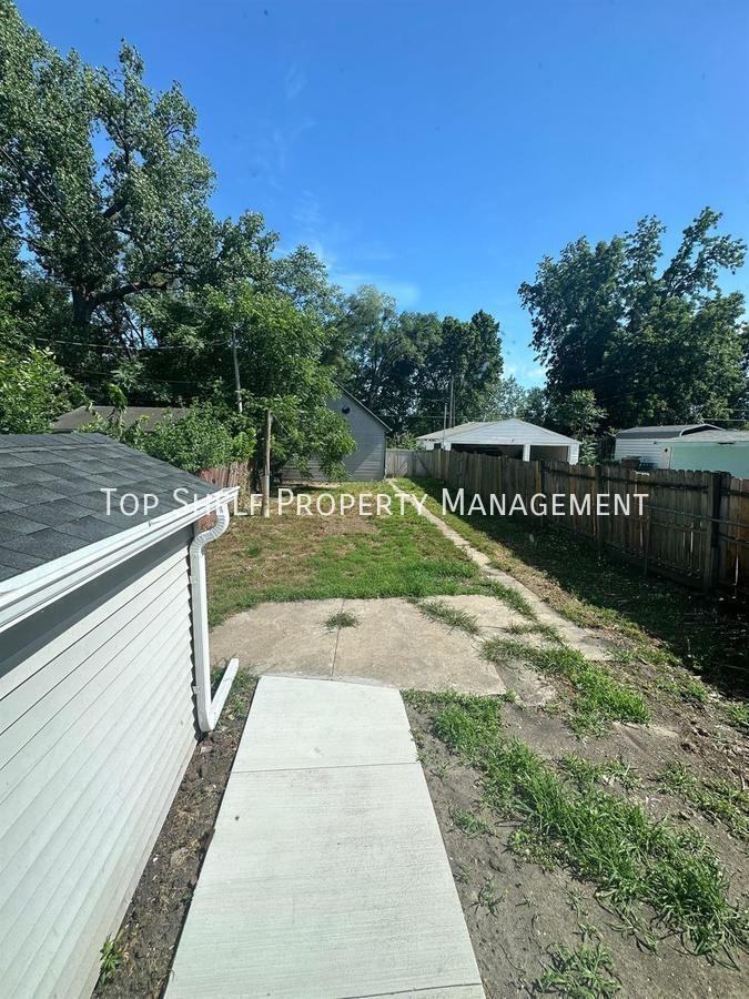 1629 Capitol Ave - Photo 2 of 10