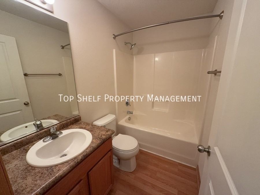 355 Ne Olivewood - Photo 4 of 7