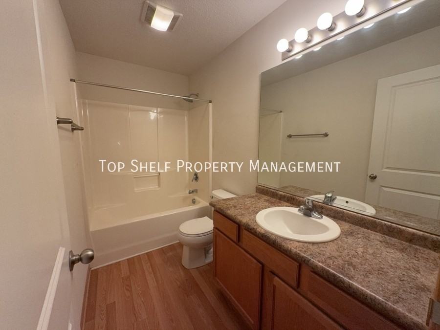 355 Ne Olivewood - Photo 5 of 7