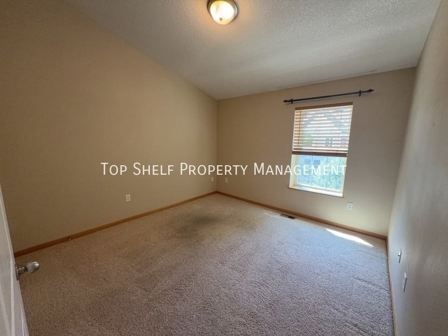 355 Ne Olivewood - Photo 7 of 7