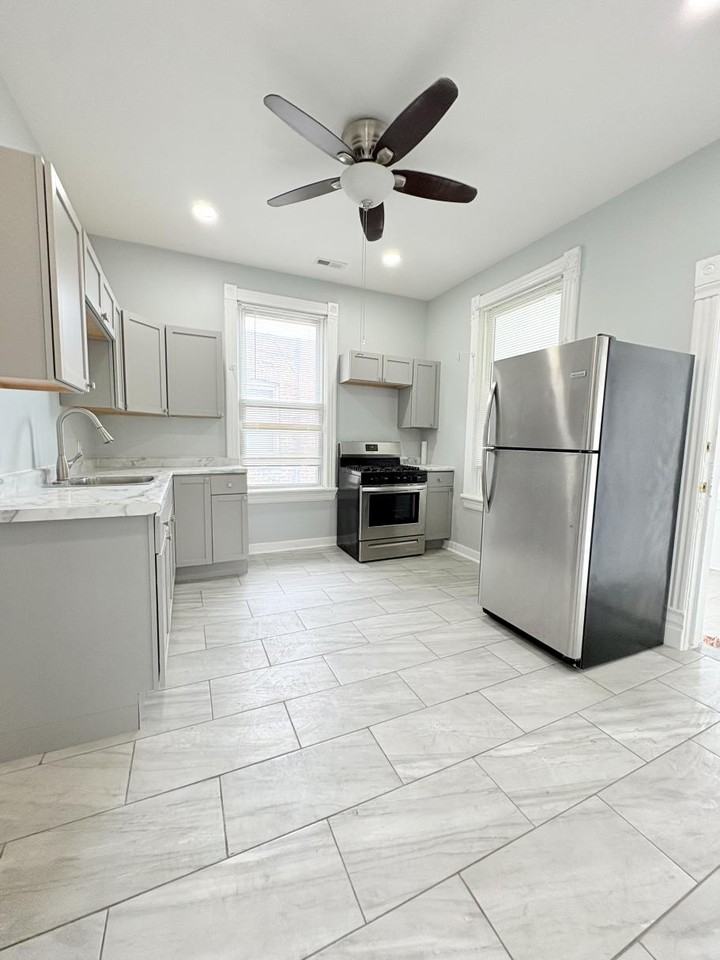 1056 N Central Ave #2 - Photo 3 of 21