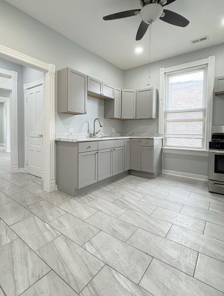 1056 N Central Ave #2 - Photo 4 of 21