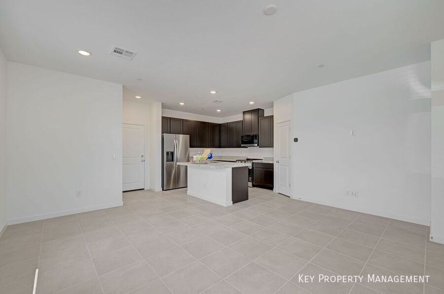239 Freeport View Pl - Photo 2 of 15