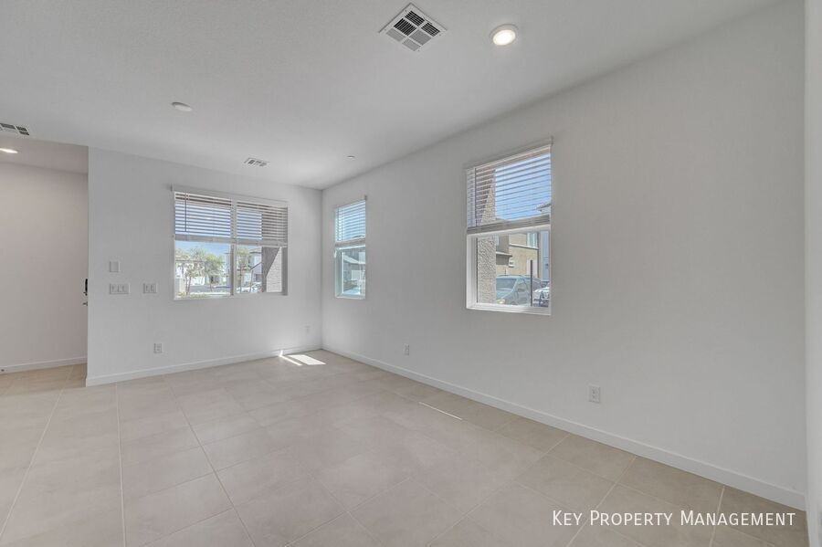 239 Freeport View Pl - Photo 3 of 15