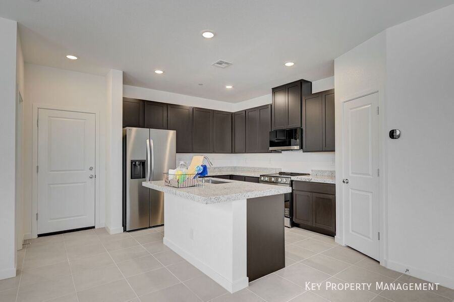 239 Freeport View Pl - Photo 4 of 15