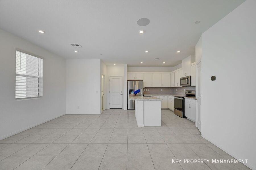 242 Freeport View Pl - Photo 2 of 15