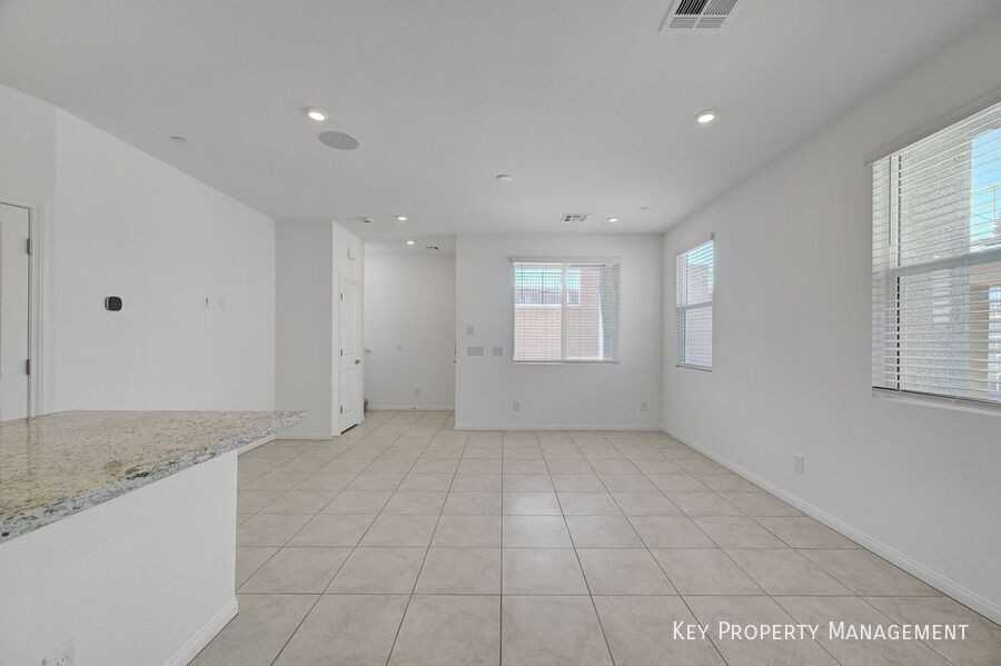242 Freeport View Pl - Photo 5 of 15