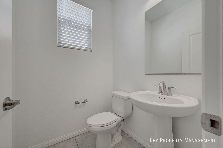 242 Freeport View Pl - Photo 6 of 15