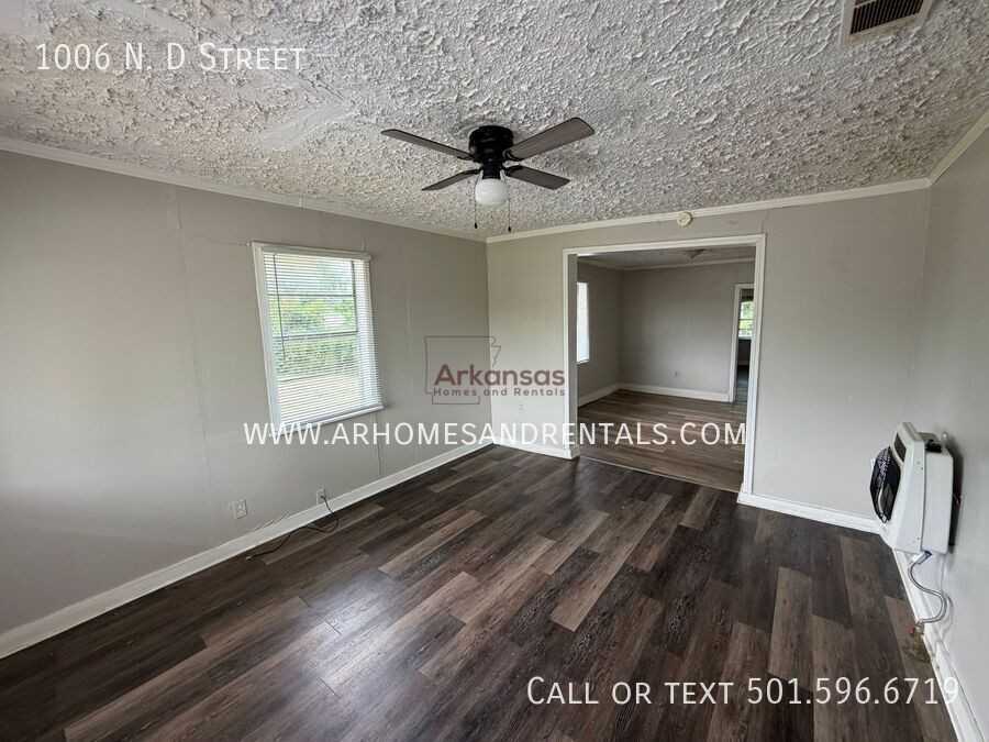 1006 N D St - Photo 3 of 14