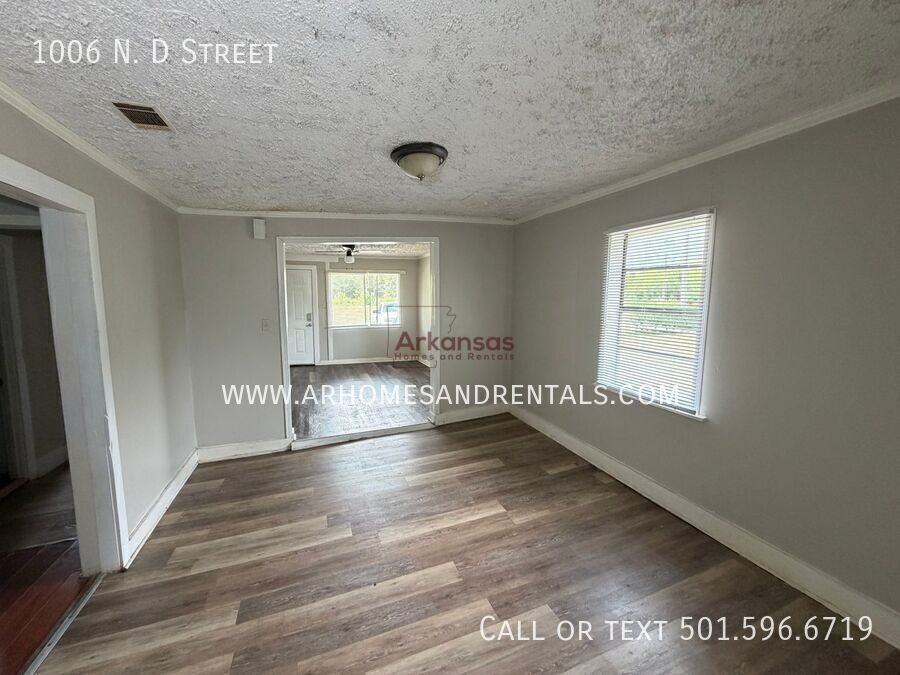 1006 N D St - Photo 4 of 14