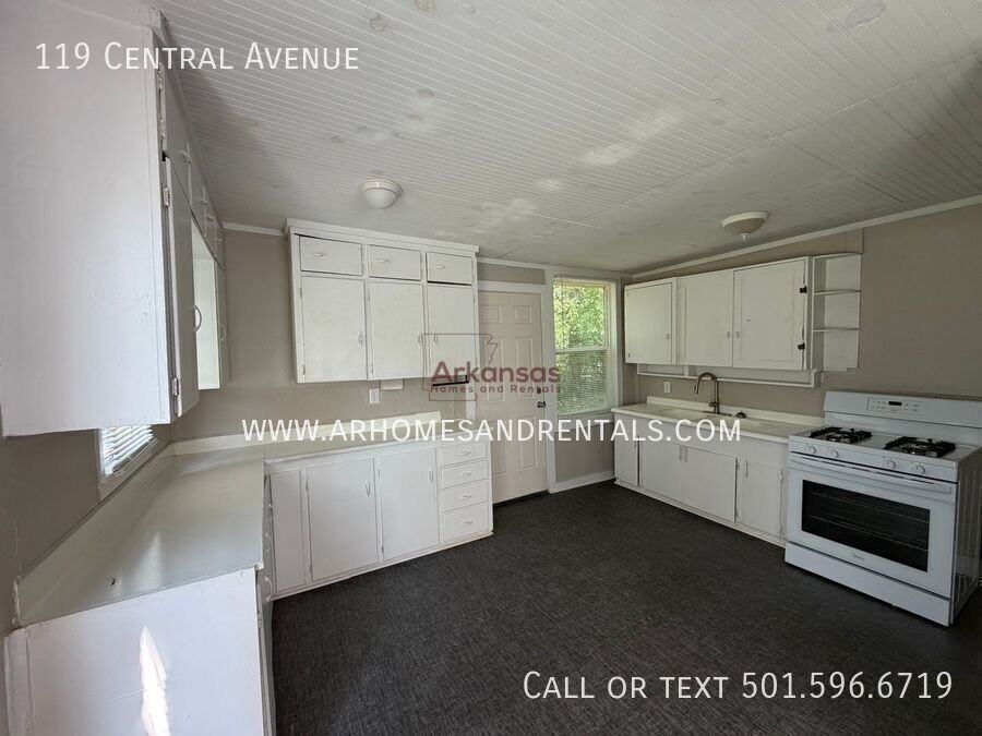 119 Central Ave - Photo 5 of 9