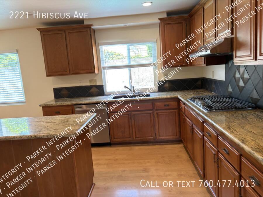 2221 Hibiscus Ave - Photo 7 of 12