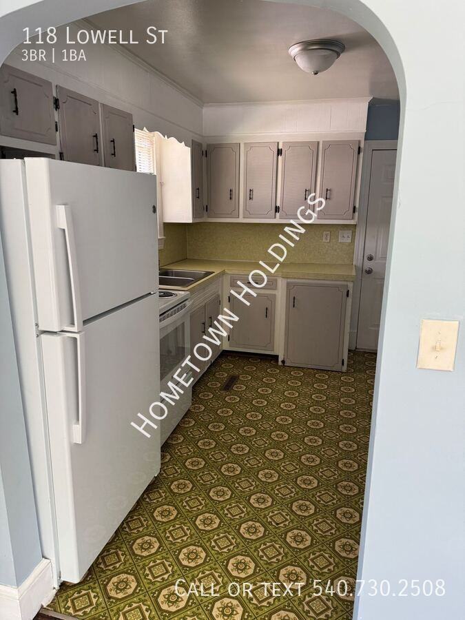 118 Lowell St - Photo 5 of 12