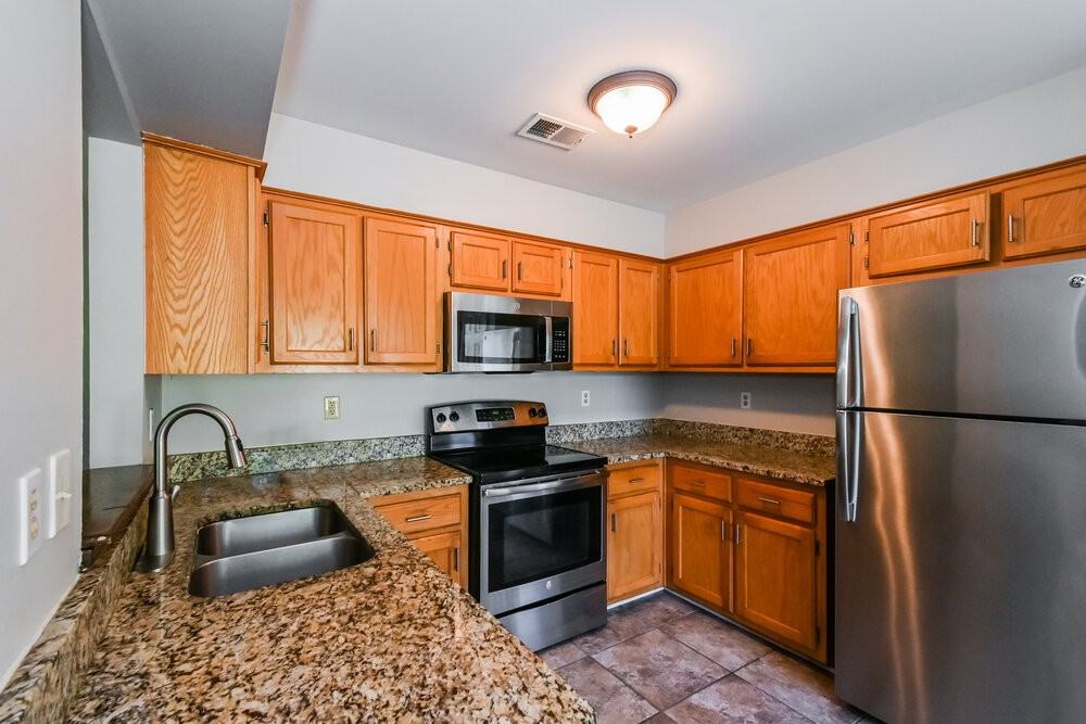 7605 Caitlynn Cir W - Photo 7 of 16