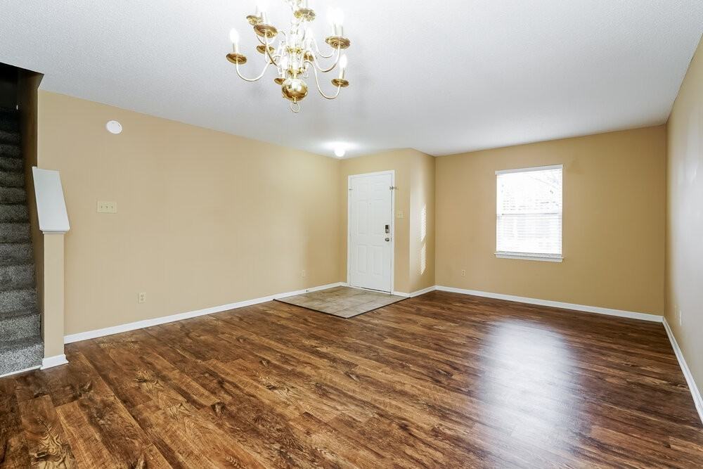 2044 Southernwood Ln - Photo 4 of 17
