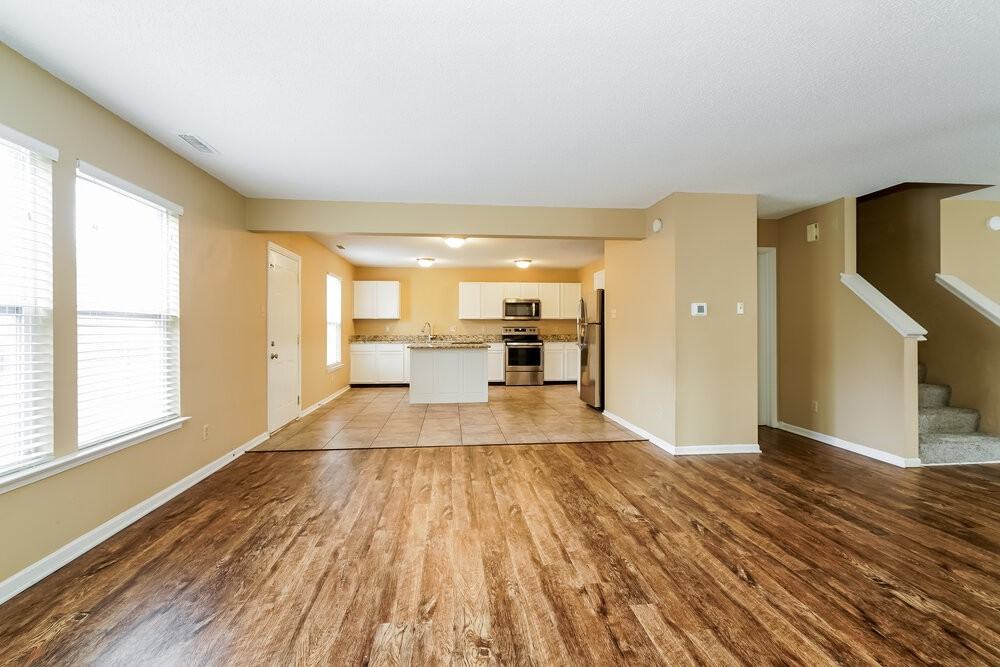 2044 Southernwood Ln - Photo 6 of 17