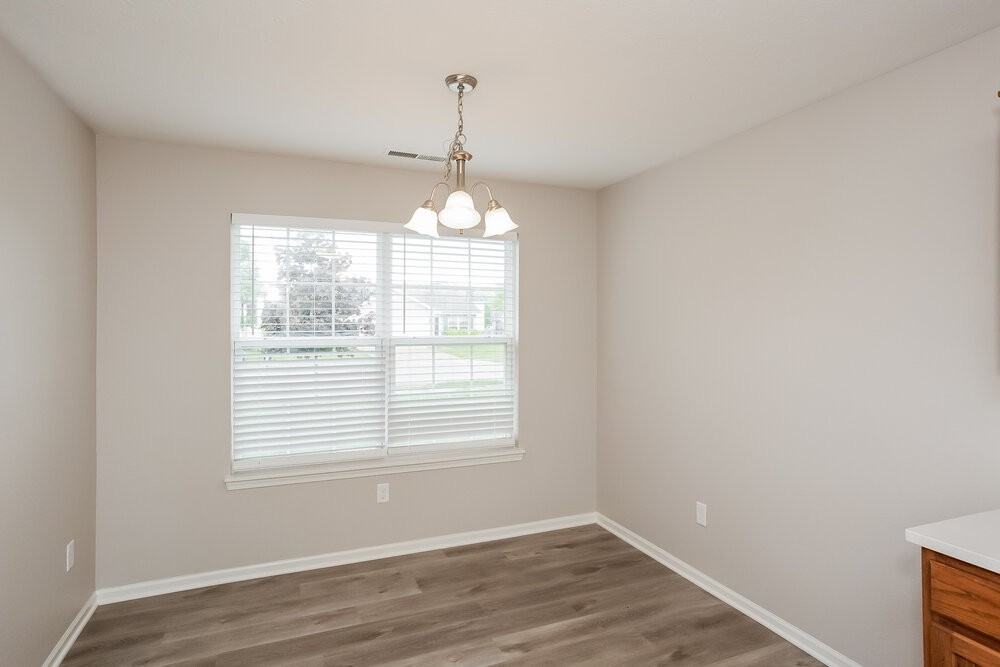 126 Thistlewood Dr - Photo 6 of 16