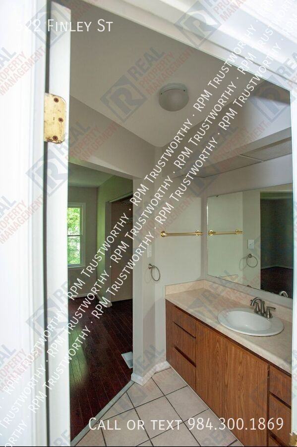 522 Finley St - Photo 4 of 30