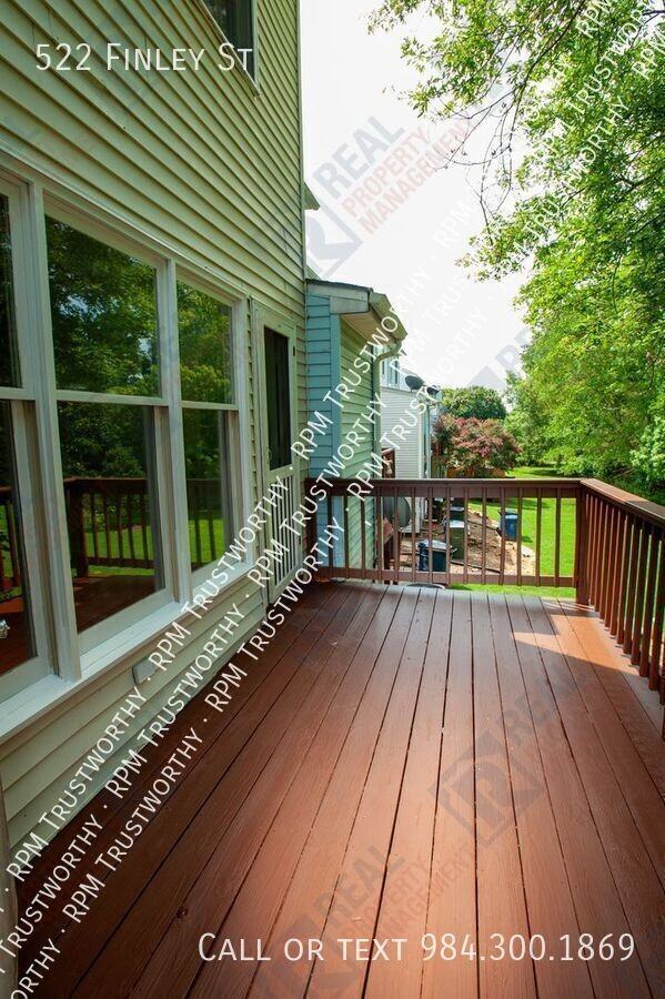 522 Finley St - Photo 5 of 30
