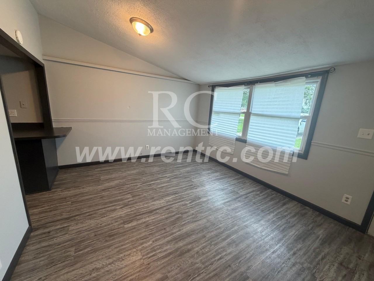 638 E Mcneil Ave #E - Photo 6 of 18