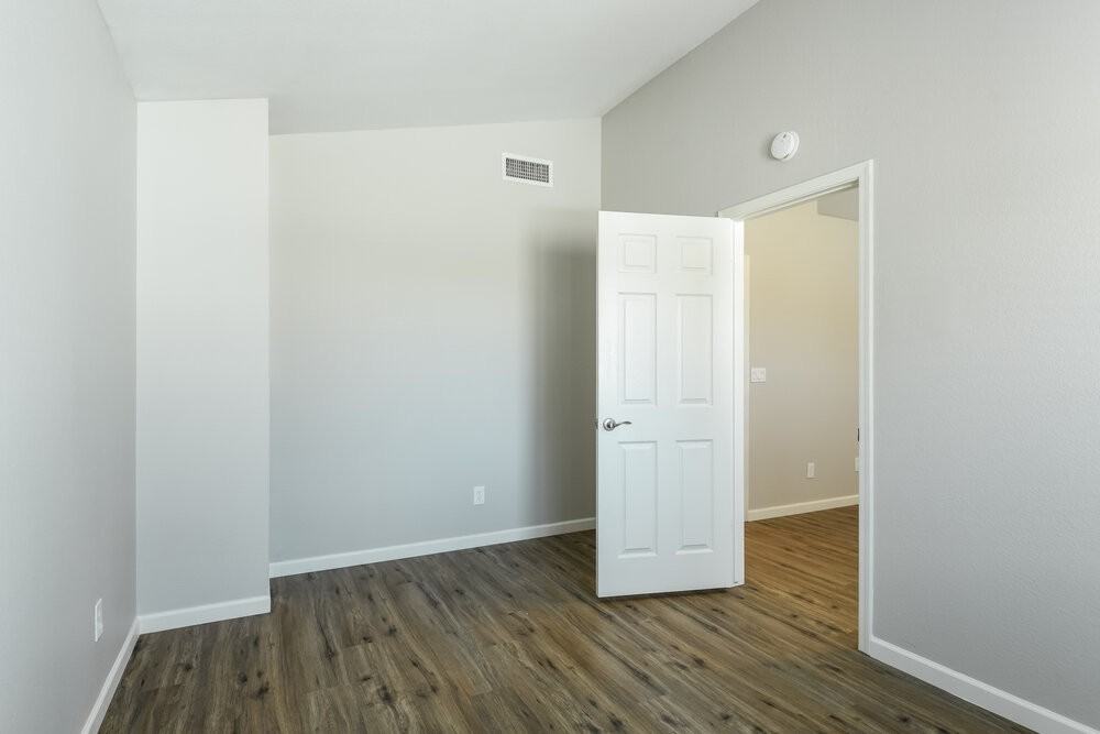 2028 W Columbine Dr - Photo 6 of 17