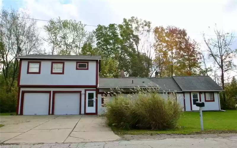 976 Newell St