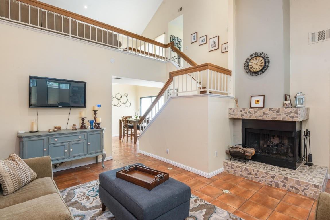 4864 Sawyer Ave - Photo 2 of 11