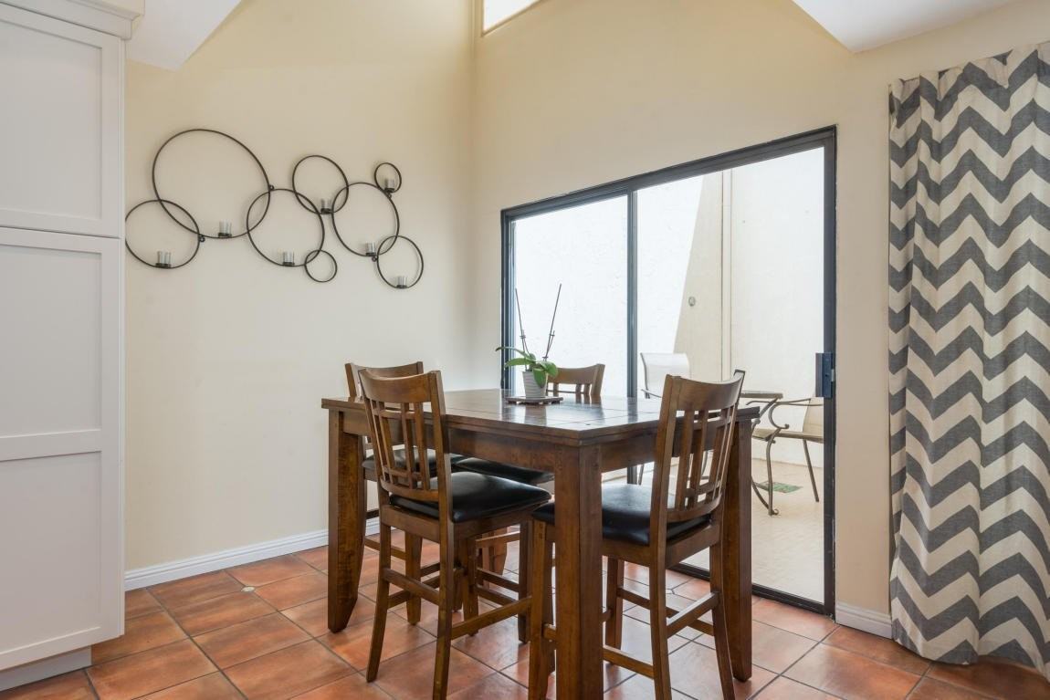 4864 Sawyer Ave - Photo 4 of 11