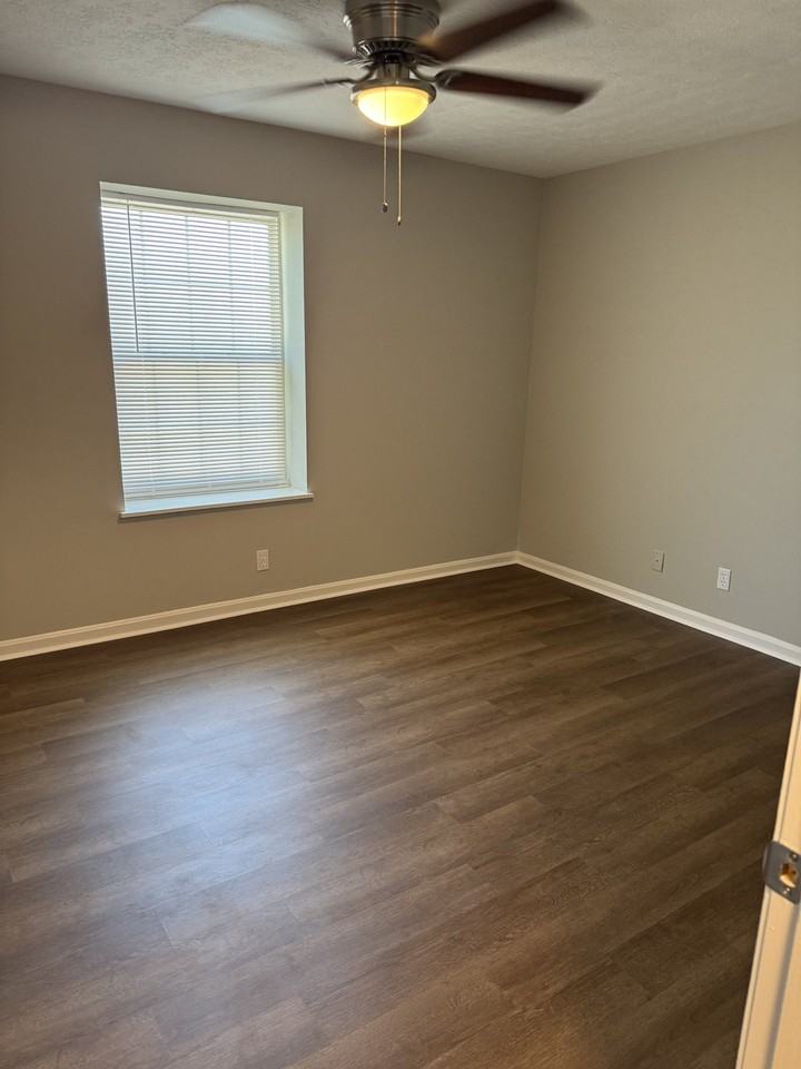 9304 Aylesbury Dr #7 - Photo 5 of 10