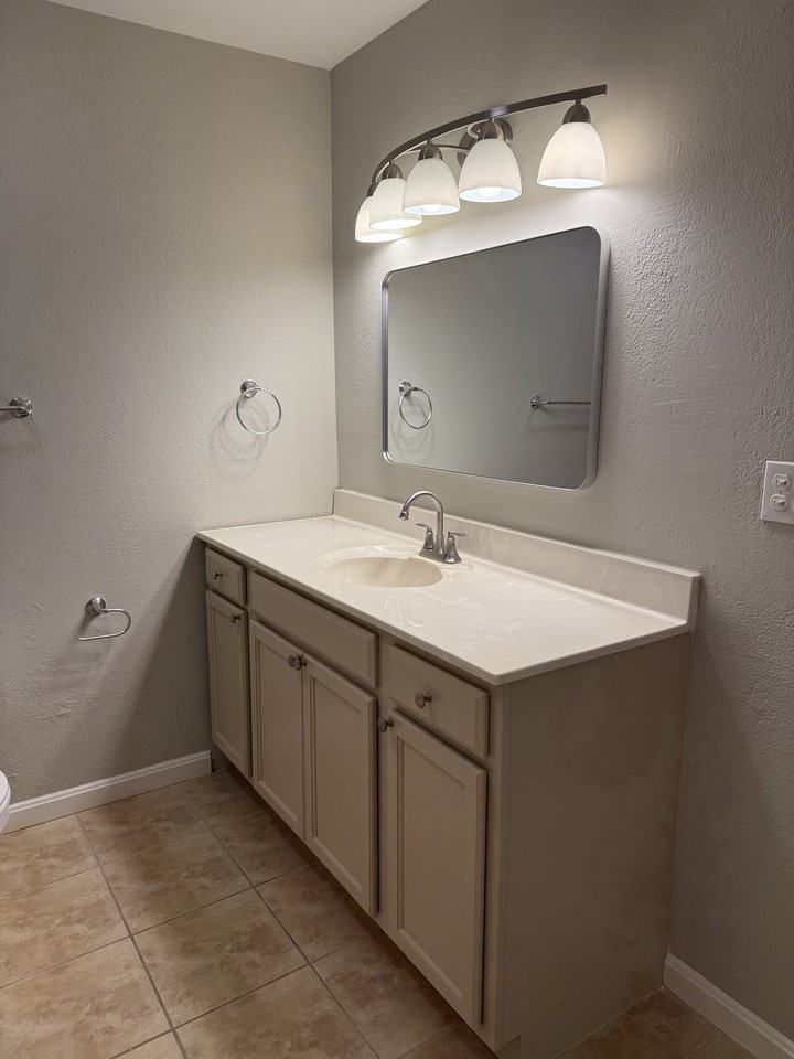 9304 Aylesbury Dr #7 - Photo 7 of 10