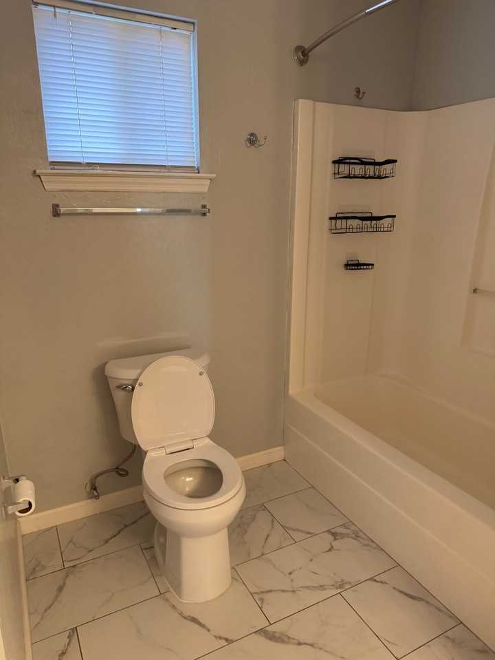3211 Nw 25th Ter - Photo 3 of 13