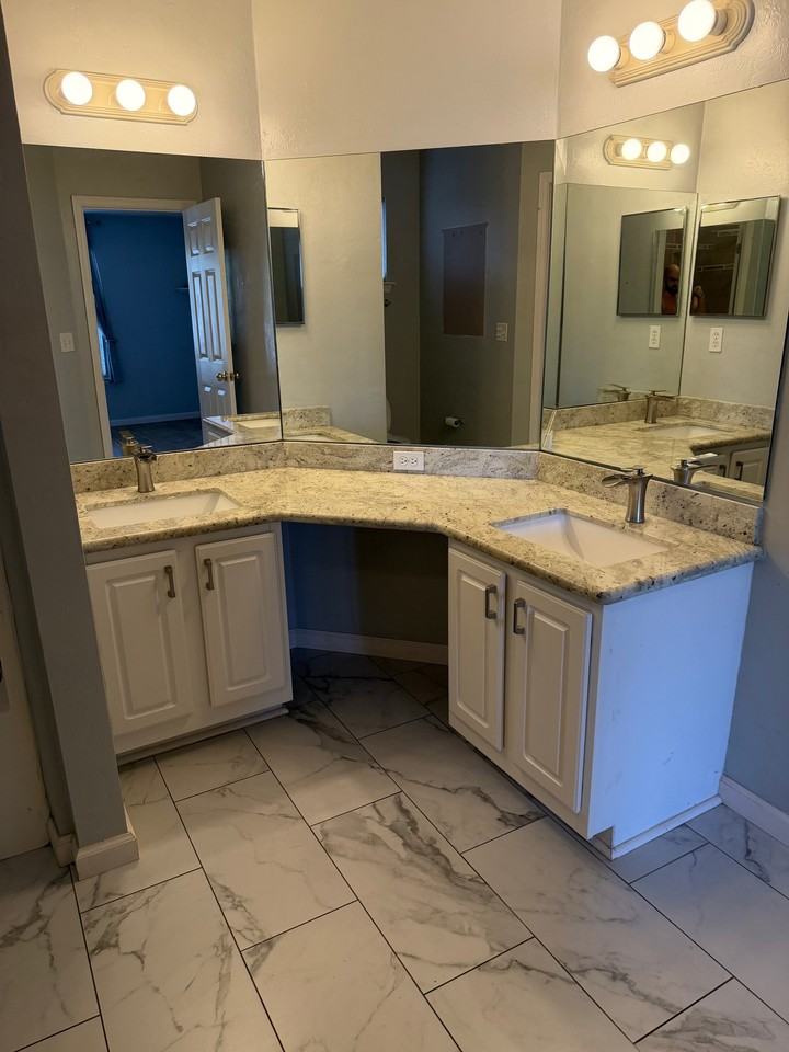 3211 Nw 25th Ter - Photo 4 of 13
