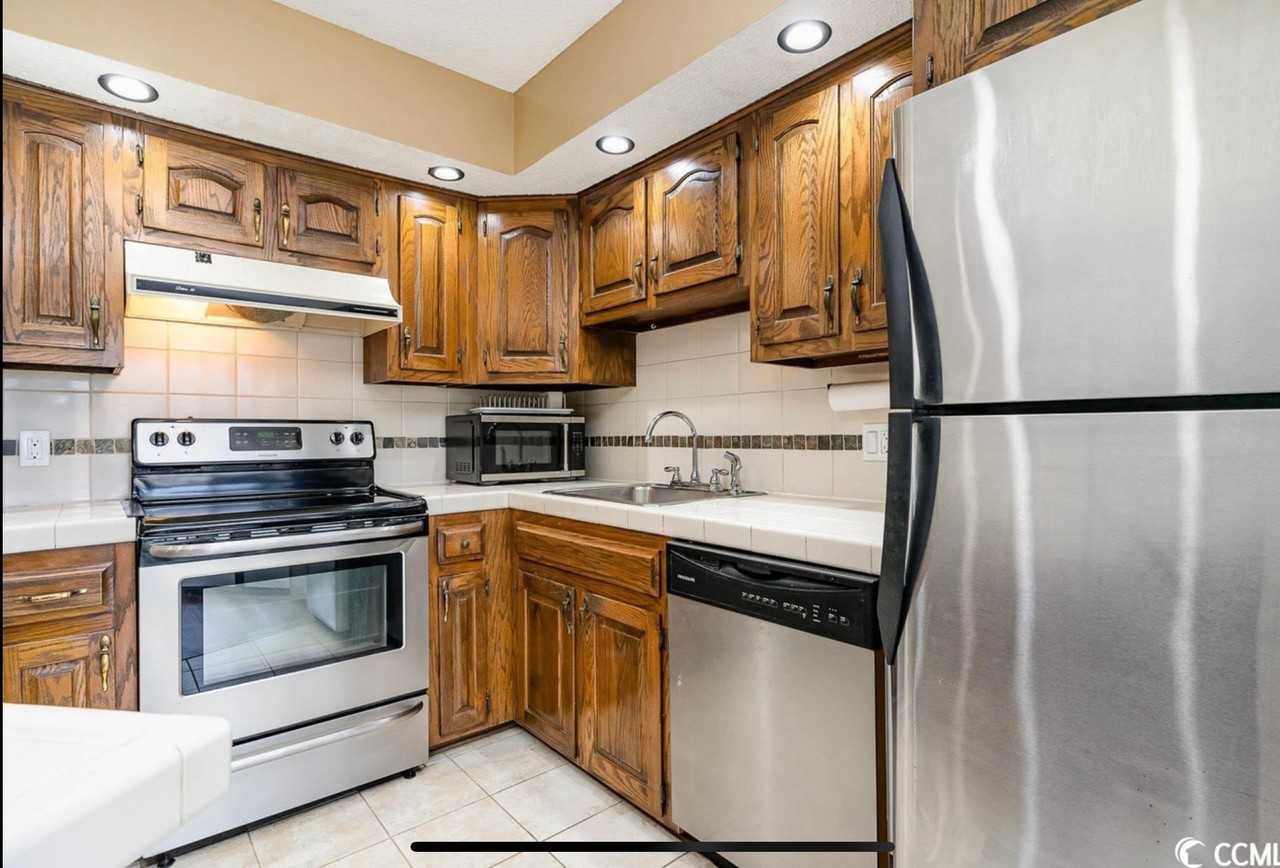 4210 Pinehurst Cir #F9 - Photo 4 of 21