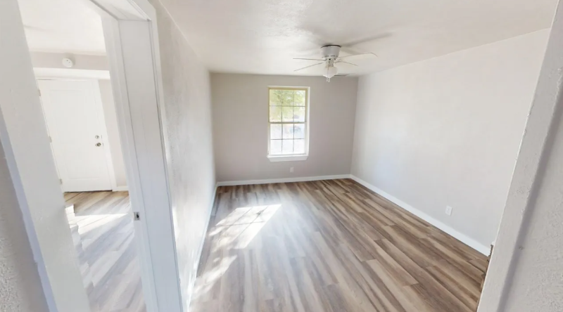 1109 1/2 W Beech Ave - Photo 7 of 8